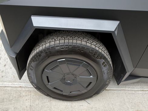 Used 2025 Tesla Cybertruck AWD Crew Cab image 12