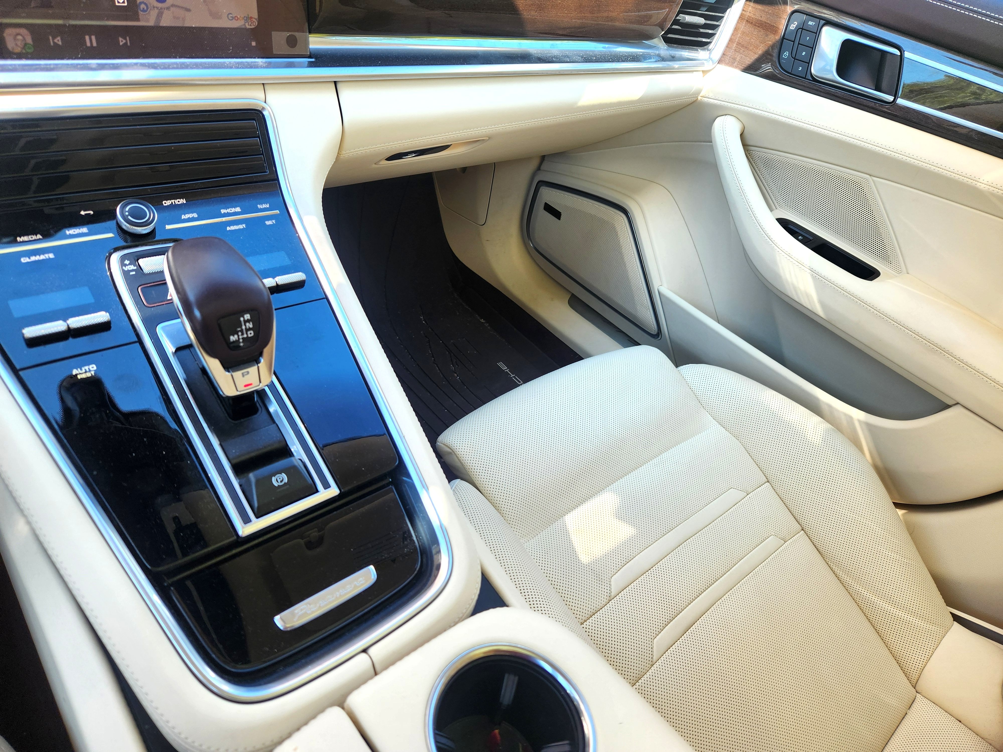 Used 2023 Porsche Panamera image 1