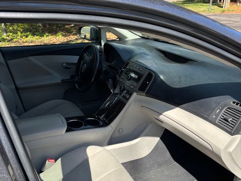 Used 2009 Toyota Venza AWD image 2