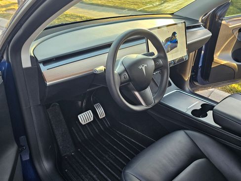 Used 2022 Tesla Model Y Performance image 10