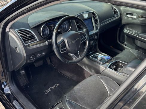 Used 2018 Chrysler 300 Limited image 8