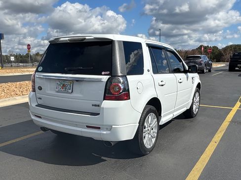 Used 2015 Land Rover LR2 HSE image 2