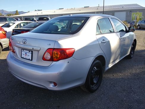 Used 2010 Toyota Corolla LE image 2