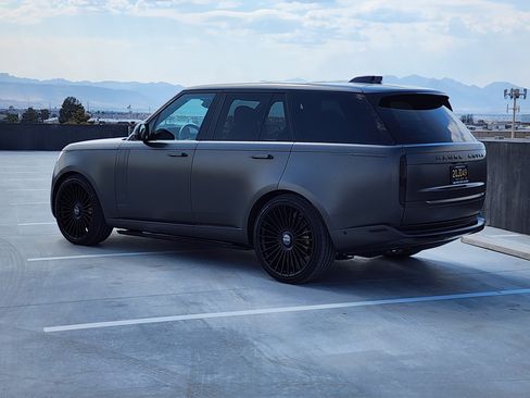 Used 2024 Land Rover Range Rover SE image 4
