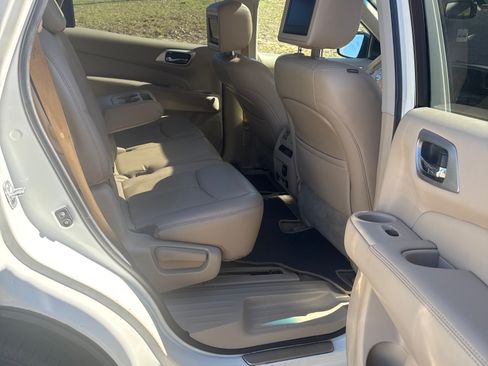 Used 2015 Nissan Pathfinder Platinum w/ Family Entertainment Package image 10