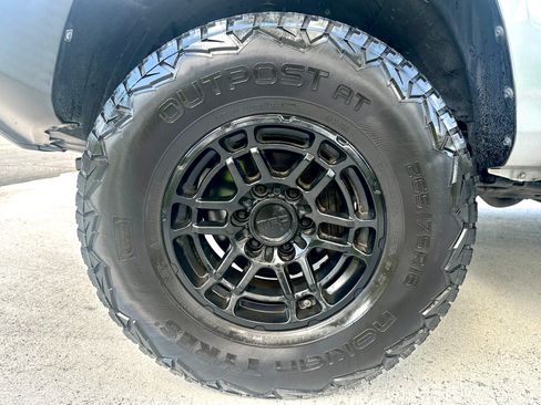 Used 2023 Toyota Tacoma SR RWD image 5