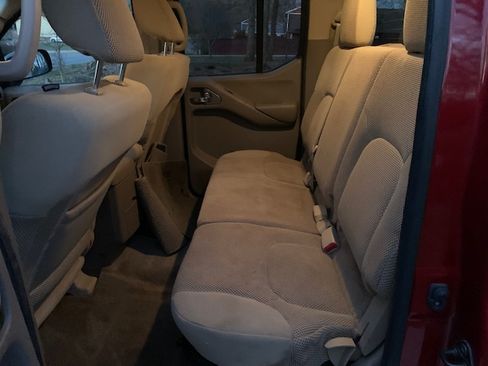 Used 2012 Nissan Frontier SV image 11