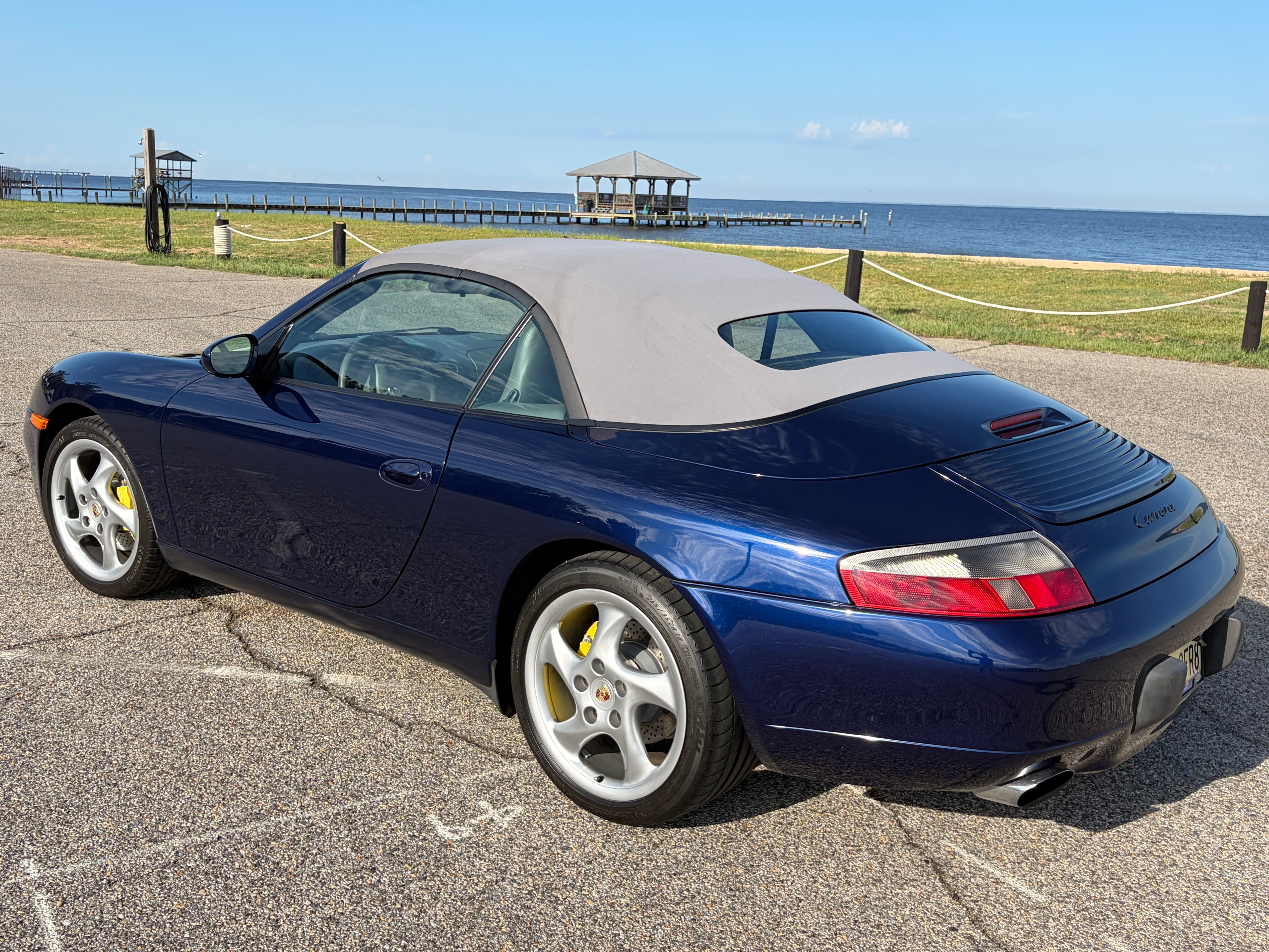 Used 2001 Porsche 911 Carrera RWD image 1