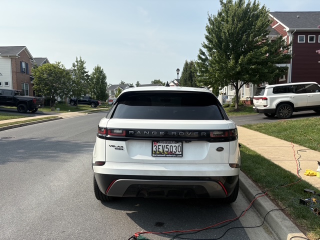 Used 2018 Land Rover Range Rover Velar R-Dynamic SE AWD/4WD image 4