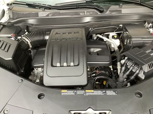 Used 2017 Chevrolet Equinox LS FWD image 2
