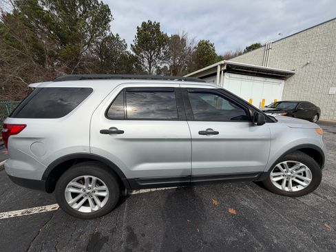 Used 2015 Ford Explorer FWD image 9
