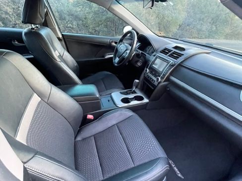 Used 2013 Toyota Camry SE FWD image 10