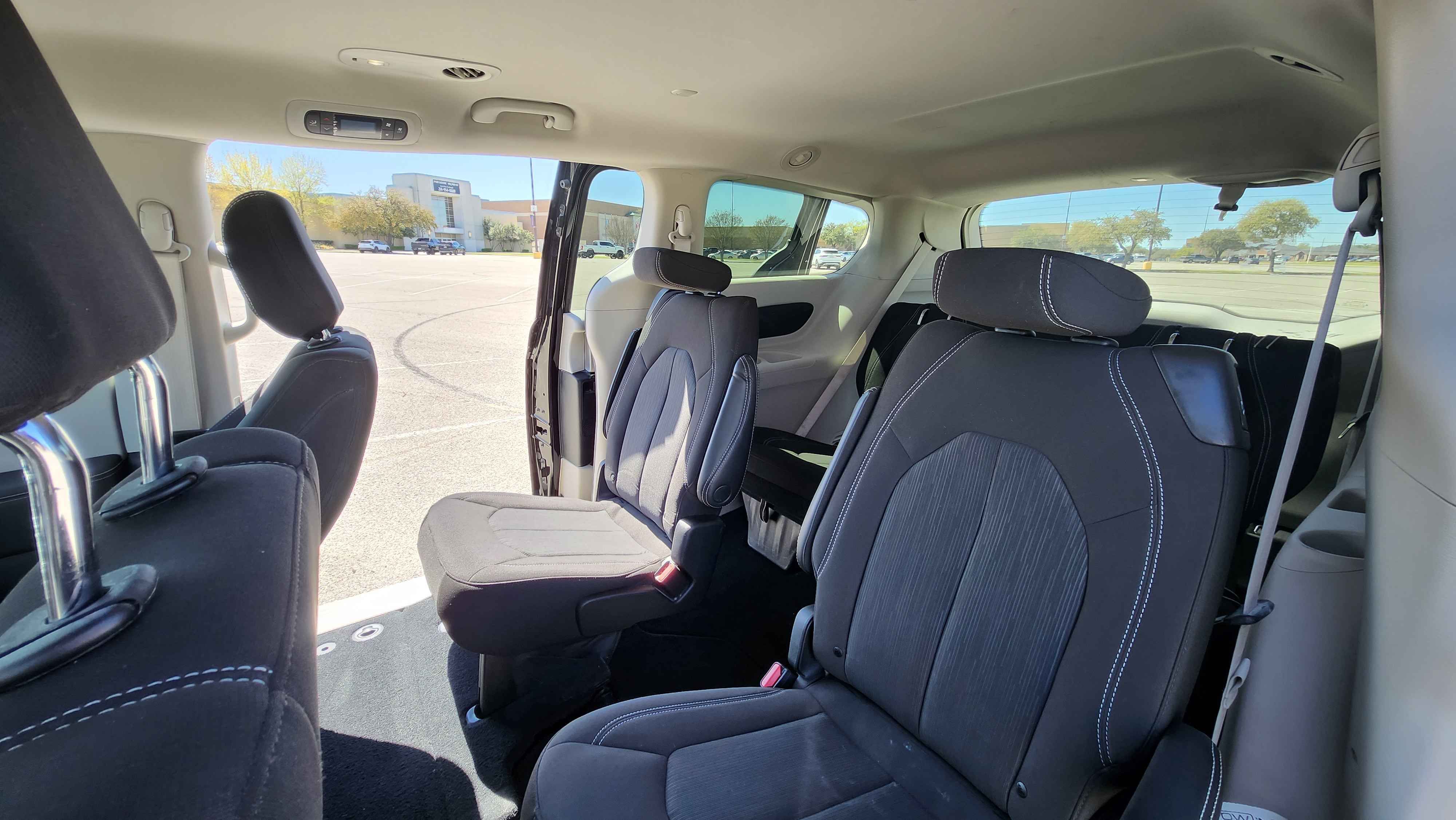 Used 2023 Chrysler Voyager LX FWD image 13