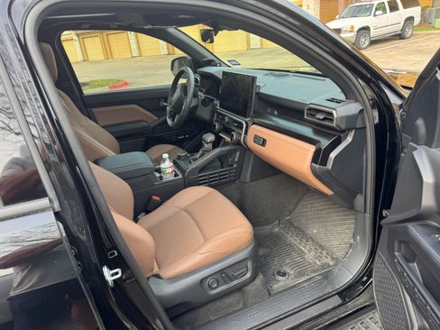 Used 2025 Toyota 4Runner Limited image 11