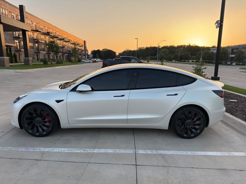 Used 2023 Tesla Model 3 Performance image 4