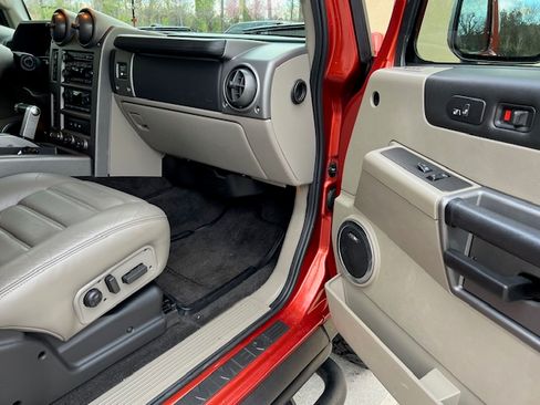 Used 2003 HUMMER H2 w/ Preferred Equipment Group image 6