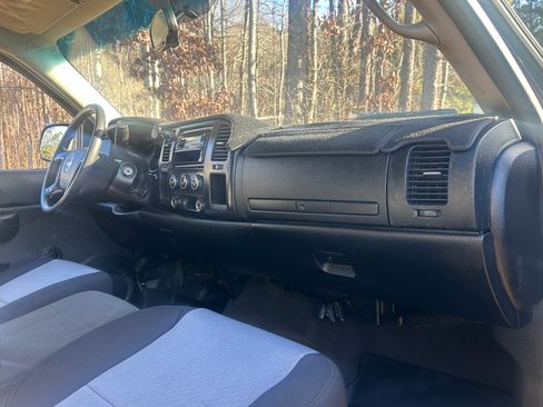 Used 2007 Chevrolet Silverado 1500 W/T w/ Towing Package image 18