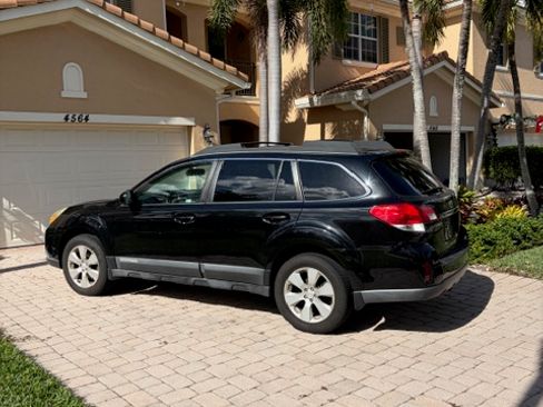 Used 2010 Subaru Outback 2.5i Premium image 23