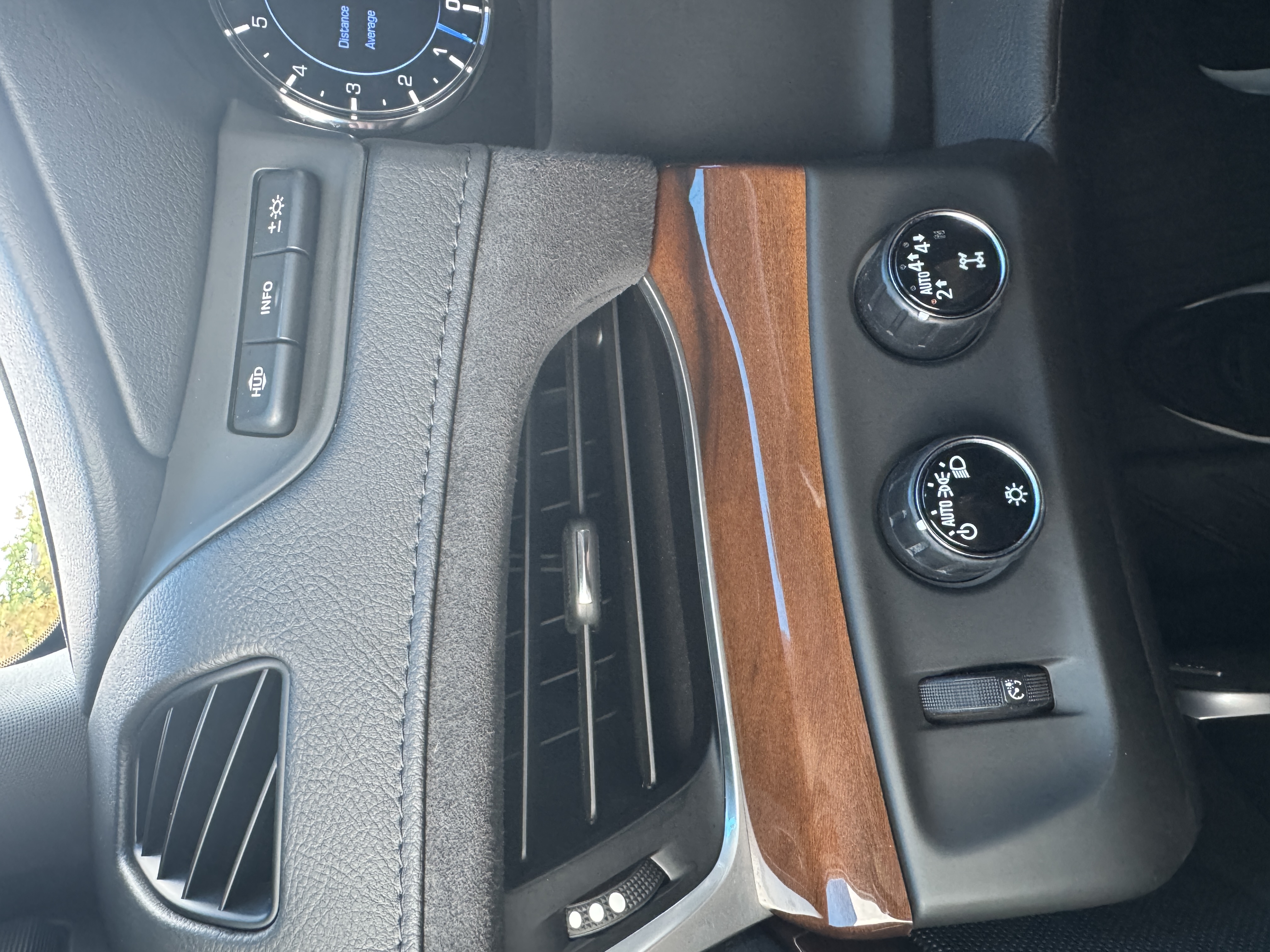 Used 2020 Cadillac Escalade Luxury AWD/4WD image 10