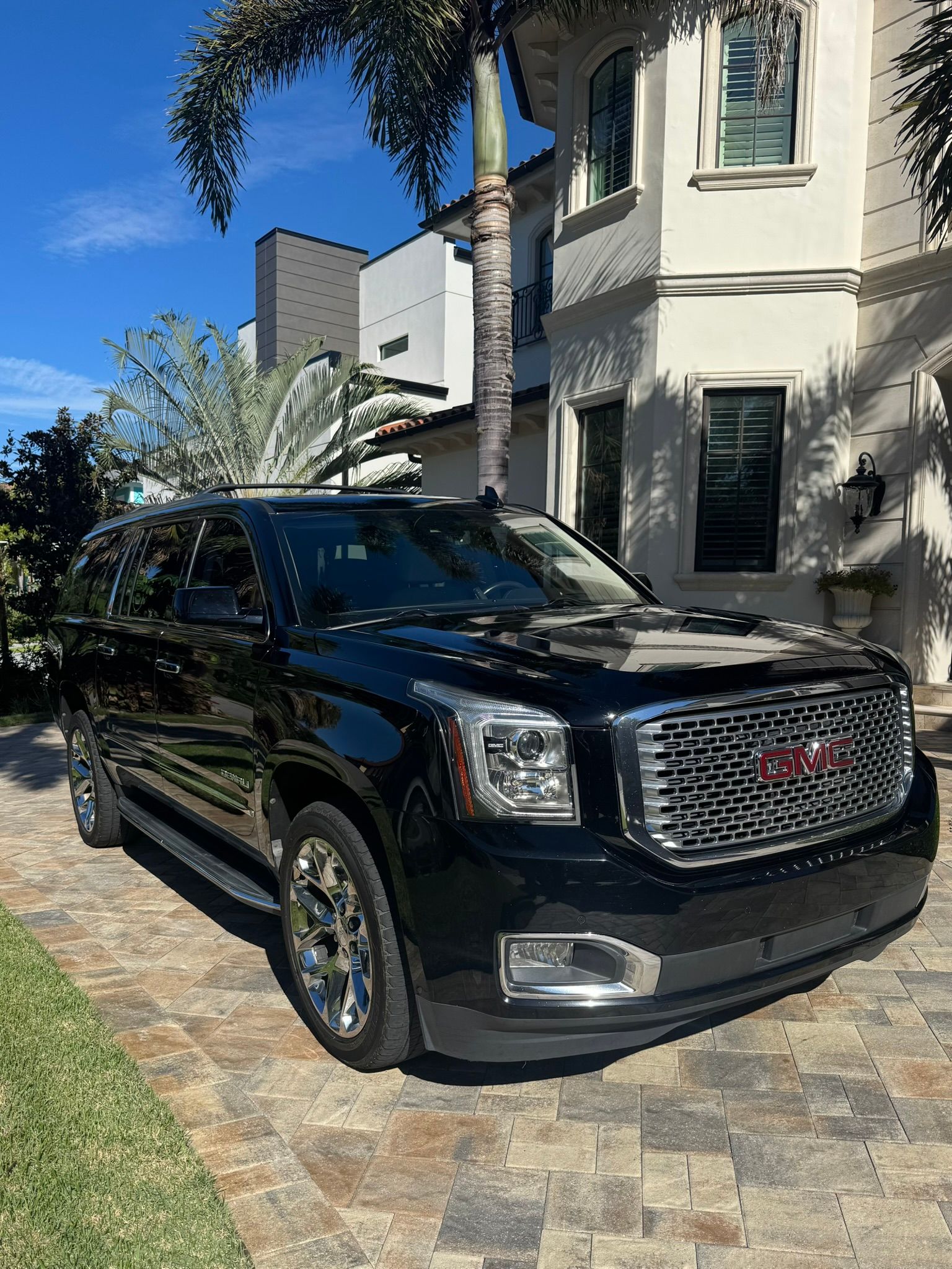 Used 2017 GMC Yukon XL Denali w/ Open Road Package AWD/4WD image 4