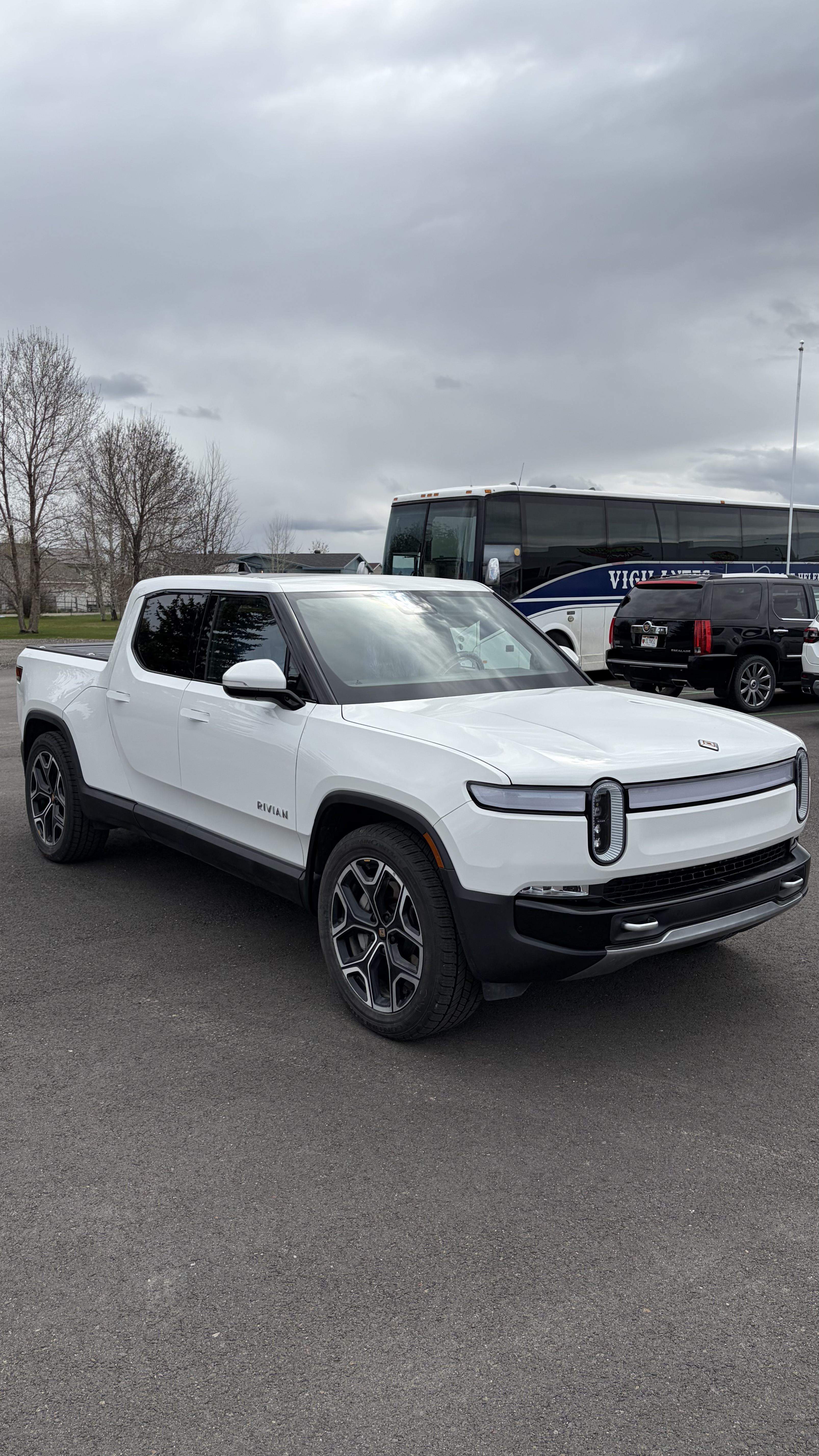 Used 2024 Rivian R1T Adventure Dual AWD/4WD image 11