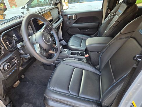 Used 2024 Jeep Wrangler Unlimited Rubicon 4xe w/ Convenience Group image 20