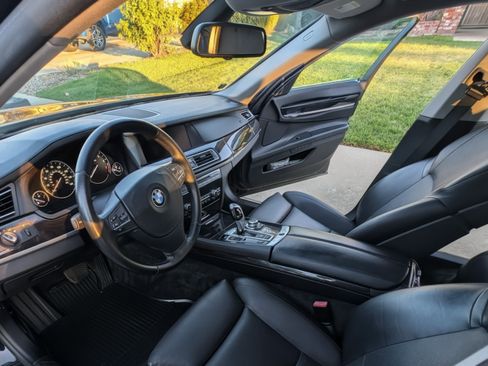 Used 2011 BMW 750i RWD image 6