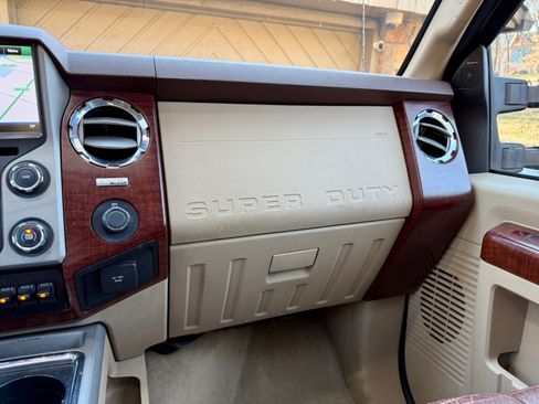 Used 2013 Ford F250 King Ranch w/ King Ranch w/Chrome Pkg image 13