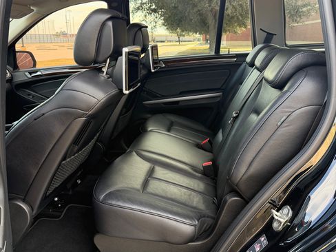 Used 2010 Mercedes-Benz GL 550 4MATIC image 16