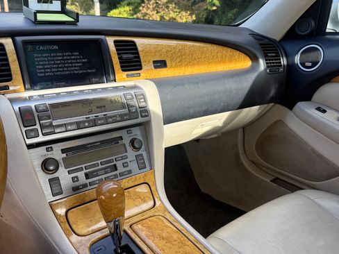 Used 2005 Lexus SC 430 Convertible RWD image 11