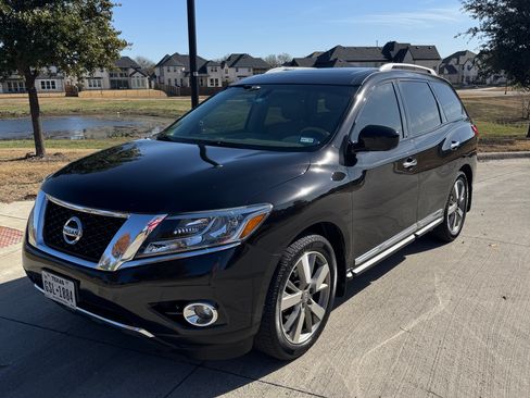 Used 2015 Nissan Pathfinder Platinum image 1