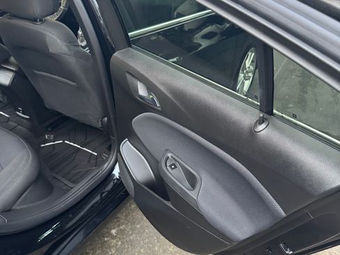 Used 2018 Chevrolet Cruze LT image 10