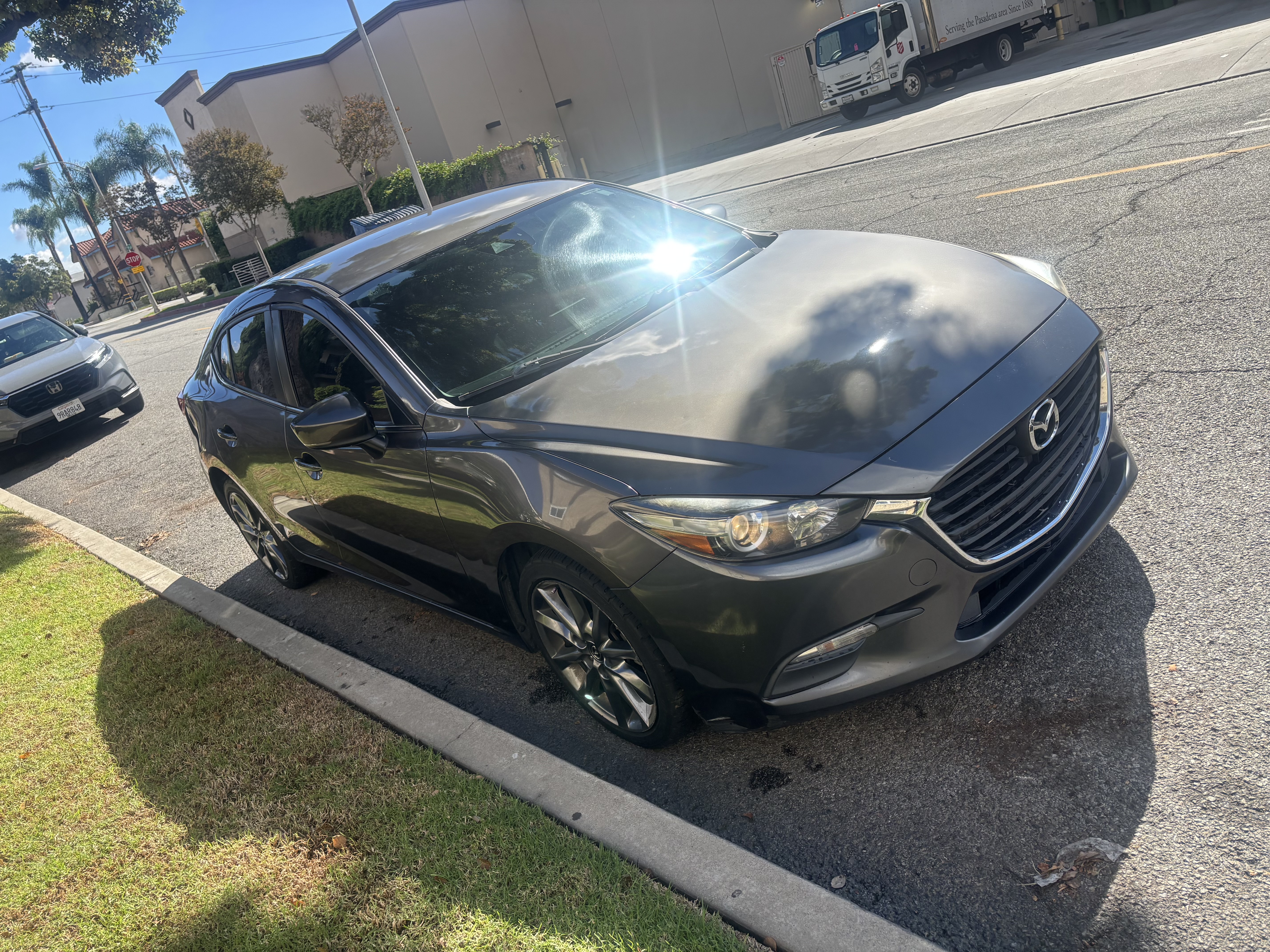 Used 2018 MAZDA MAZDA3 Touring FWD image 1