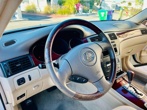 Used 2004 Lexus ES 330 330 Sedan 4D image 8