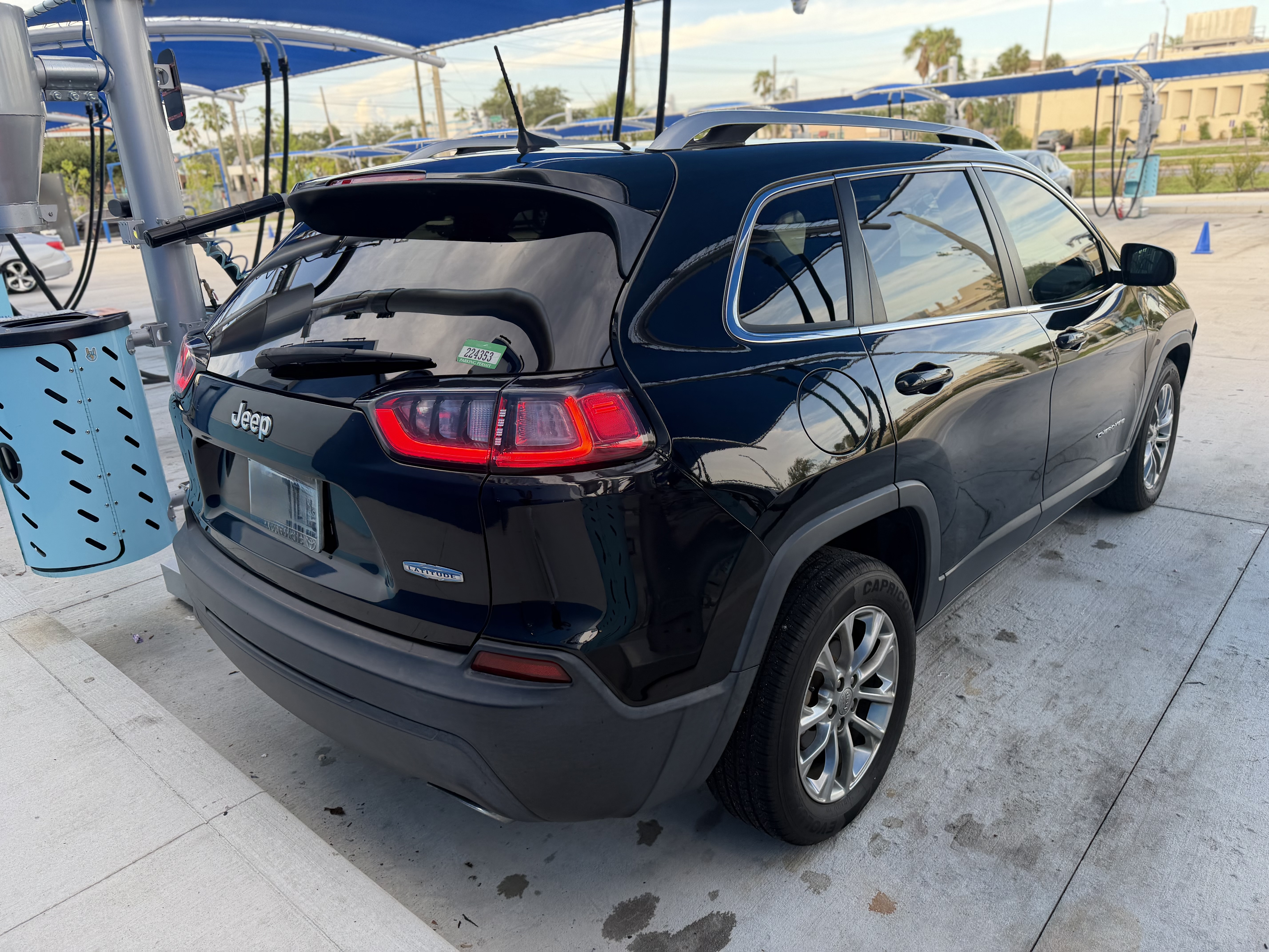 Used 2019 Jeep Cherokee Latitude Plus w/ Comfort/Convenience Group FWD image 9