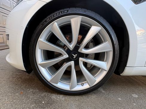 Used 2019 Tesla Model 3 Standard Range Plus image 19