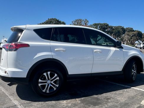 Used 2018 Toyota RAV4 LE w/ All Weather Liner Package FWD image 5