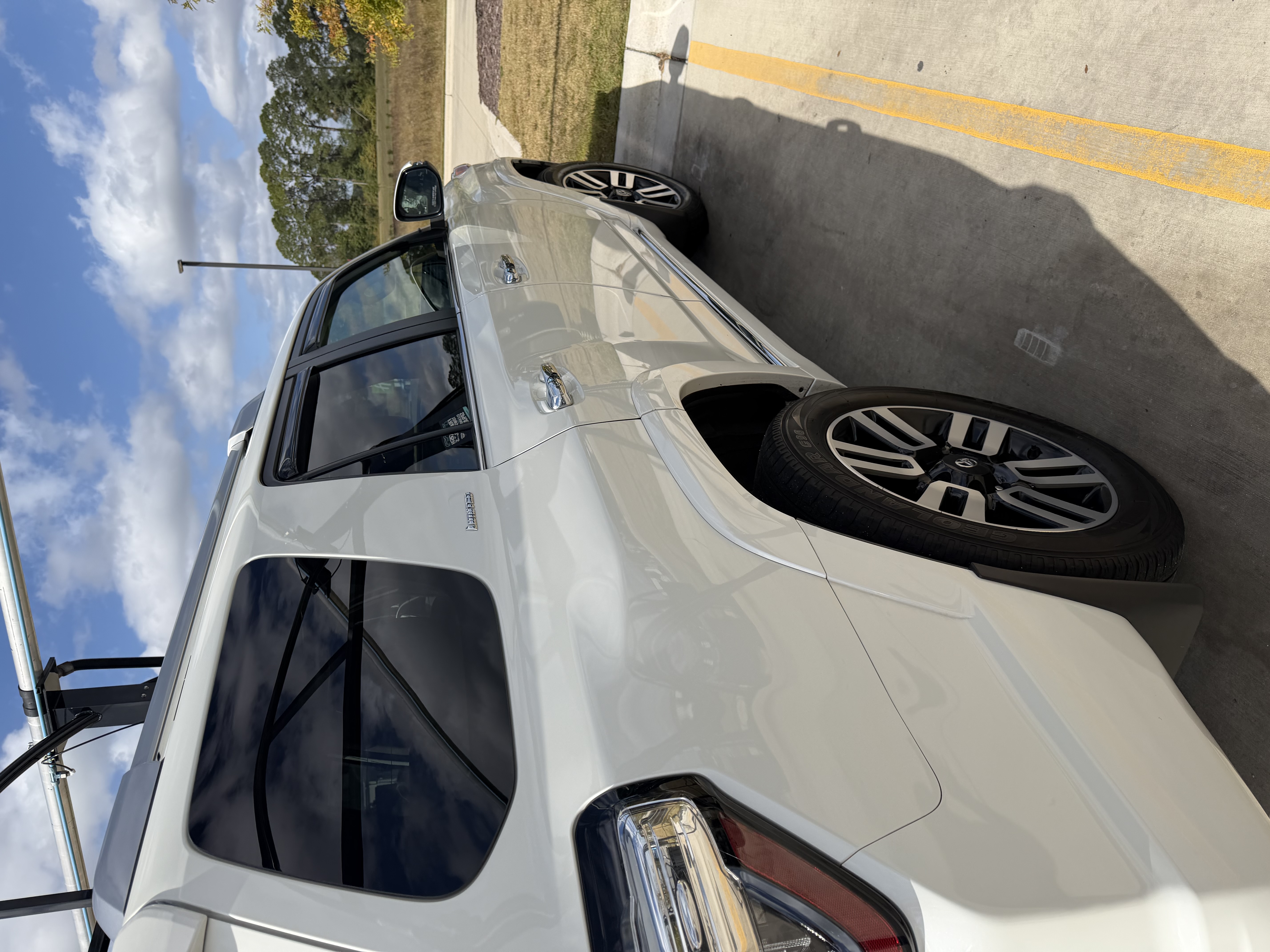 Used 2023 Toyota 4Runner Limited AWD/4WD image 4