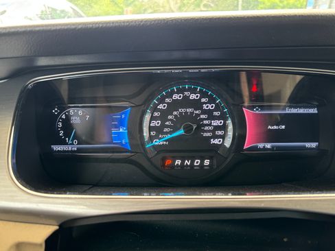 Used 2014 Ford Taurus SEL w/ Equipment Group 201A FWD image 10