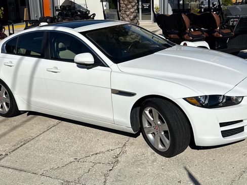 Used 2017 Jaguar XE Premium image 1