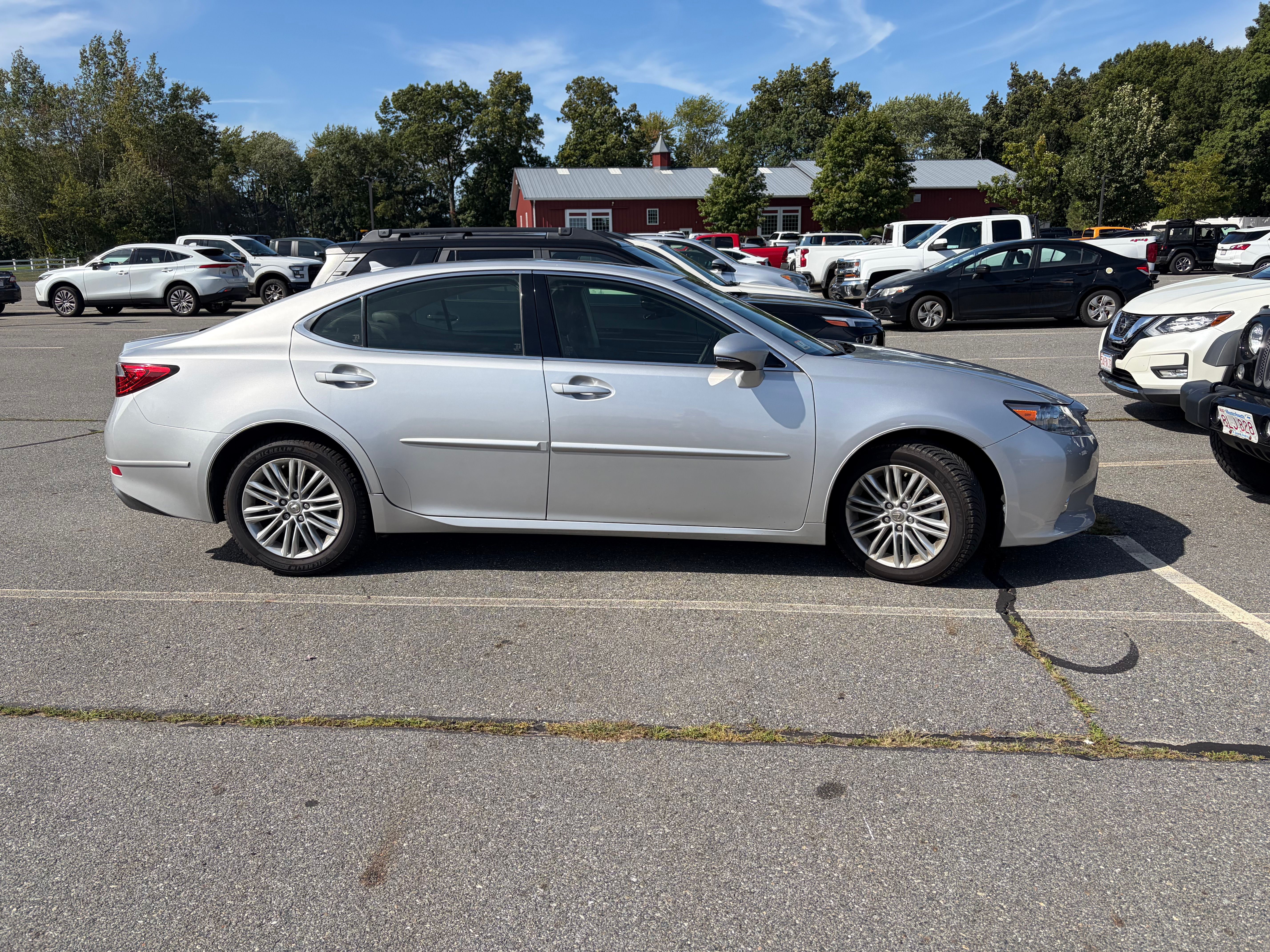 Used 2014 Lexus ES 350 w/ Luxury Package FWD image 1