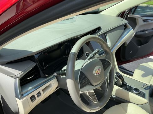 Used 2021 Cadillac XT5 Premium Luxury FWD image 15