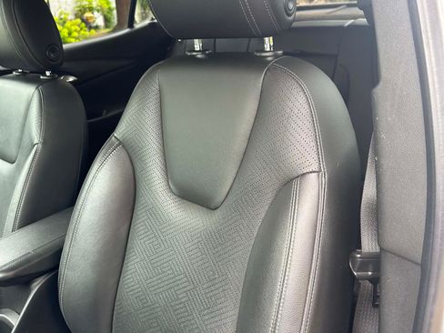Used 2021 Buick Encore GX Essence w/ Experience Buick Package FWD image 18