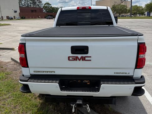 Used 2019 GMC Sierra 2500 Denali w/ Duramax Plus Package AWD/4WD image 9