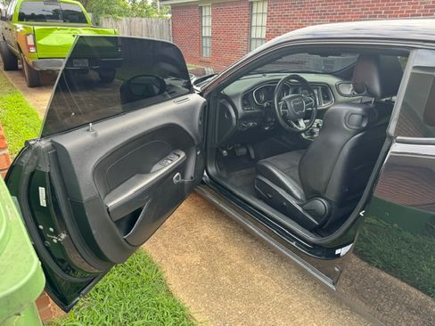 Used 2017 Dodge Challenger R/T Scat Pack w/ Leather Interior Group RWD image 5