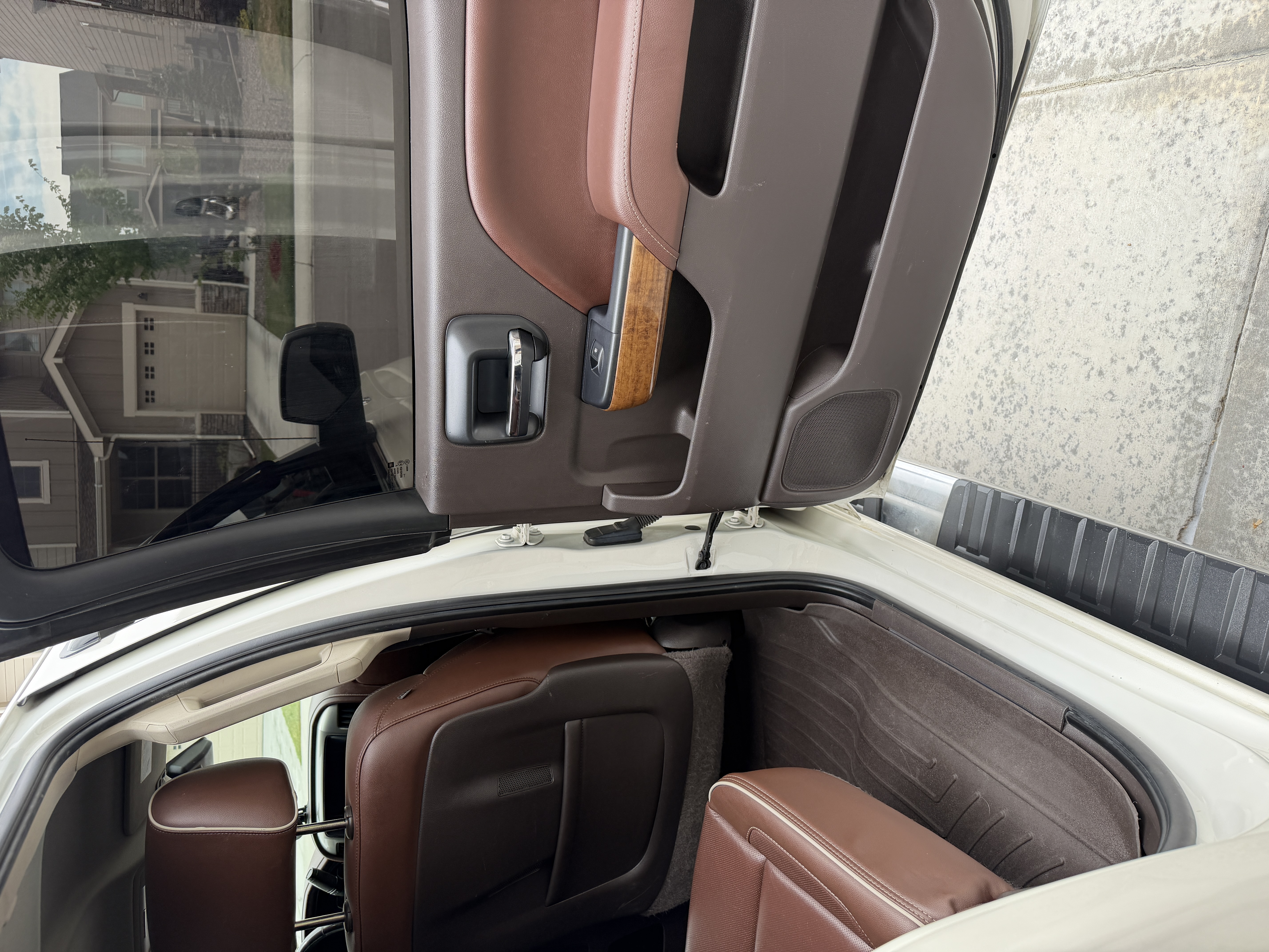 Used 2015 Chevrolet Silverado 1500 High Country w/ High Country Premium Package AWD/4WD image 8