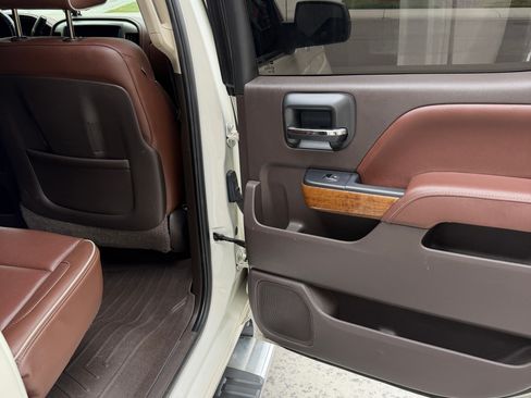 Used 2015 Chevrolet Silverado 1500 High Country w/ High Country Premium Package AWD/4WD image 8
