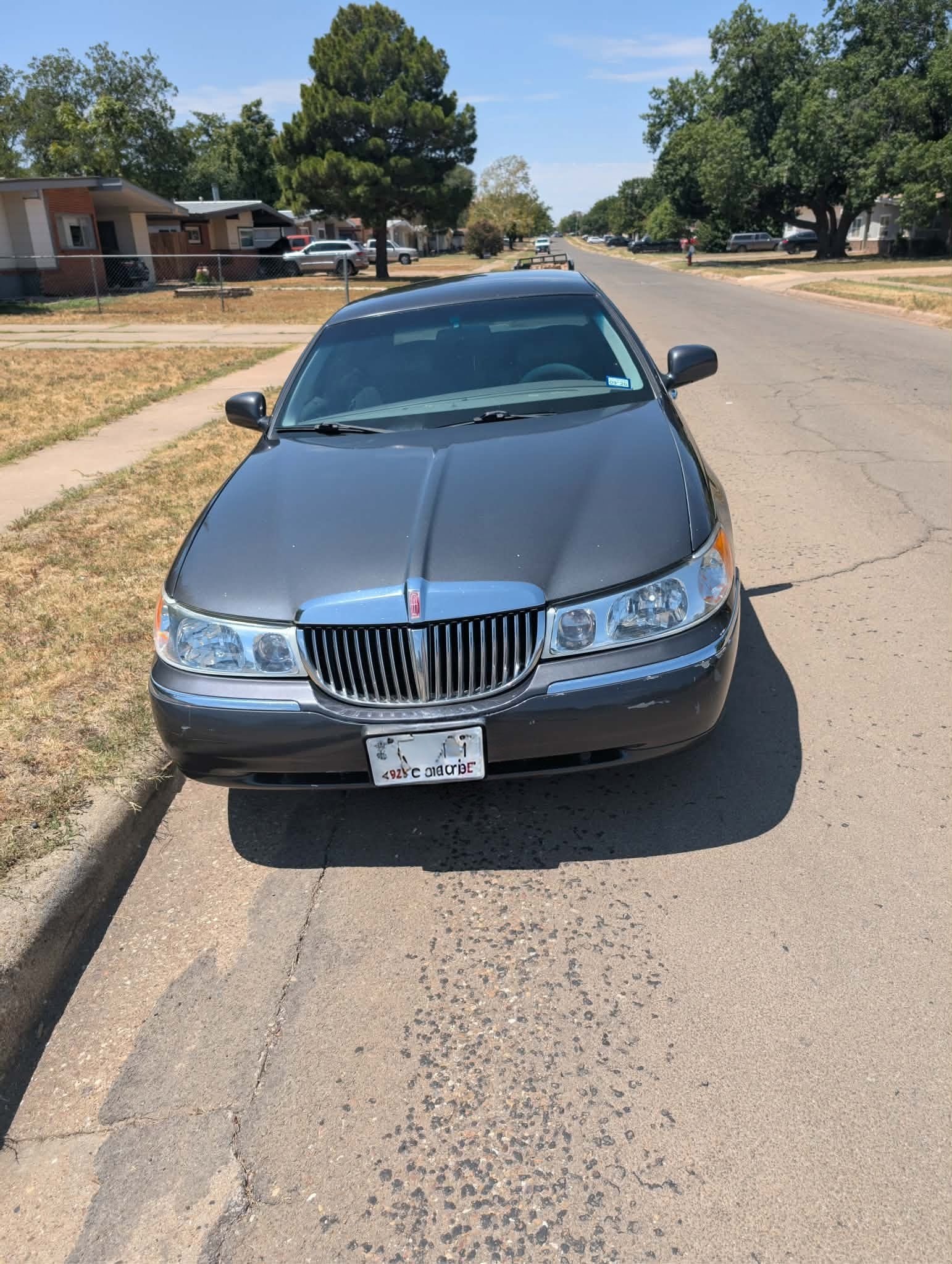 Used 2000 Lincoln Town Car Executive RWD image 13