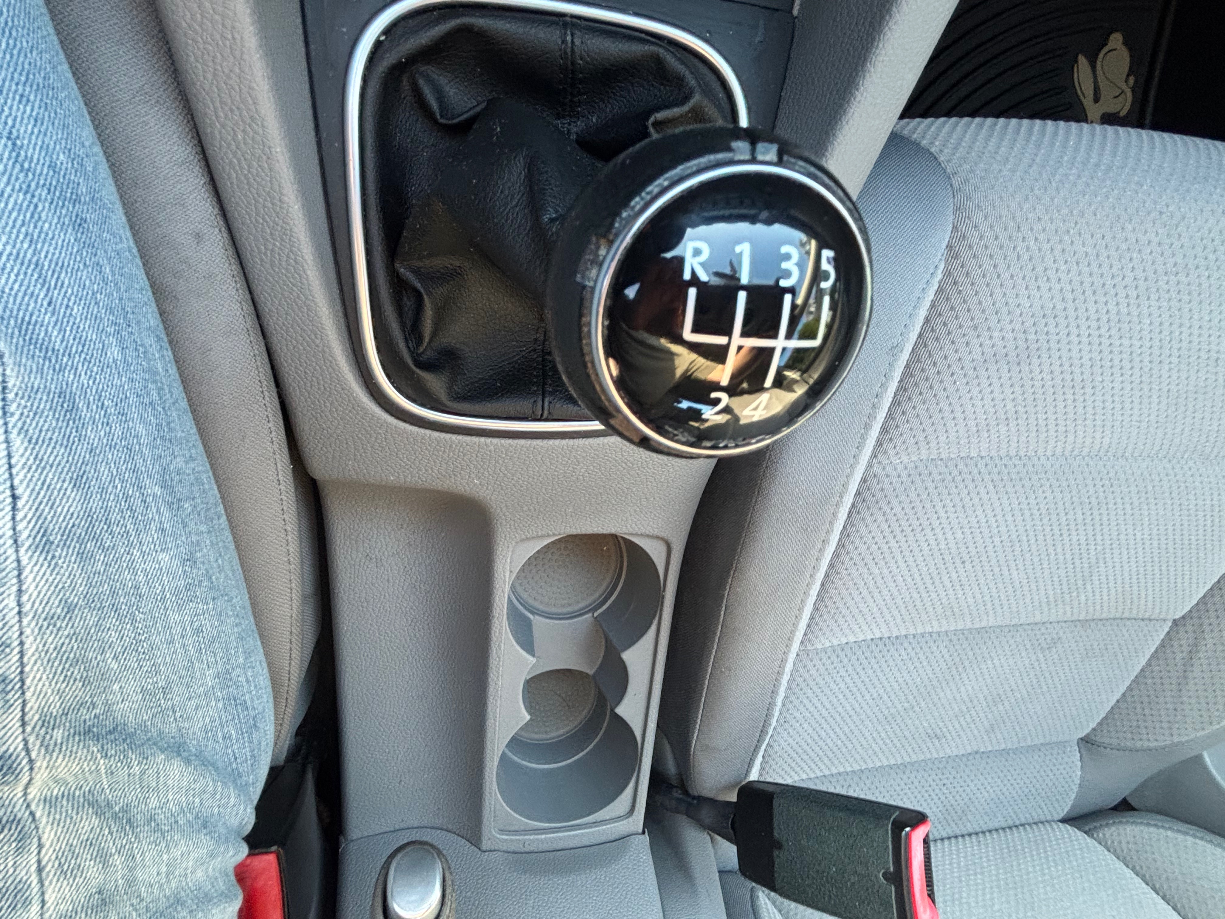 Used 2008 Volkswagen Rabbit 4-Door FWD image 21