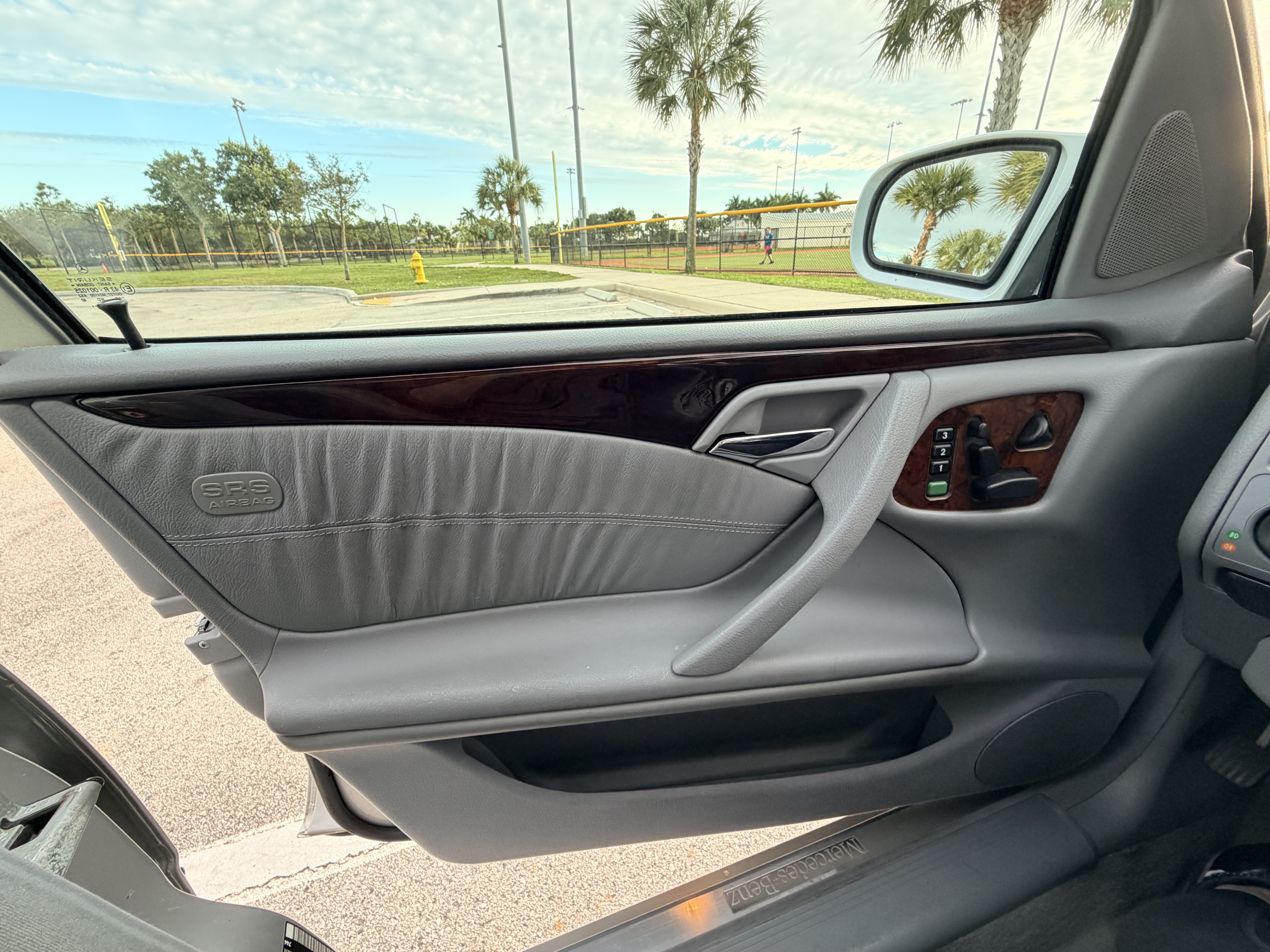 Used 2001 Mercedes-Benz E 430 4MATIC Sedan image 13